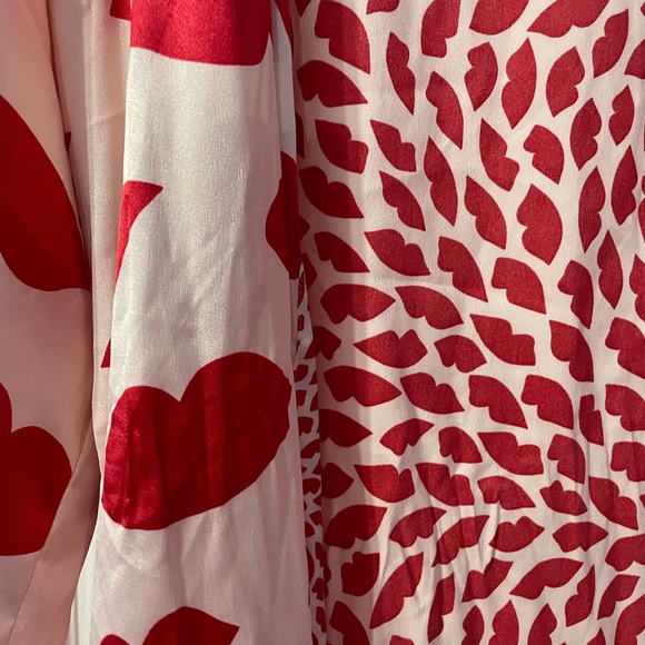 NWT VS Robe - Picture 2 of 8